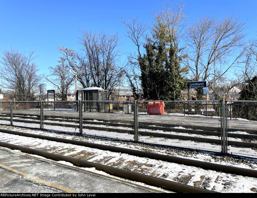 Bus shelter on westbound platform at Lyndhurst Station